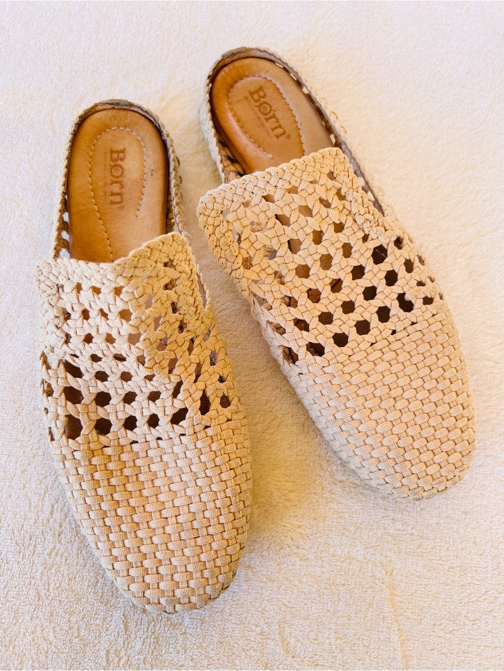 BORN NEUTRAL BEIGE WOVEN COMFORT MULE SLIDES SIZE 9 - Picture 2 of 6